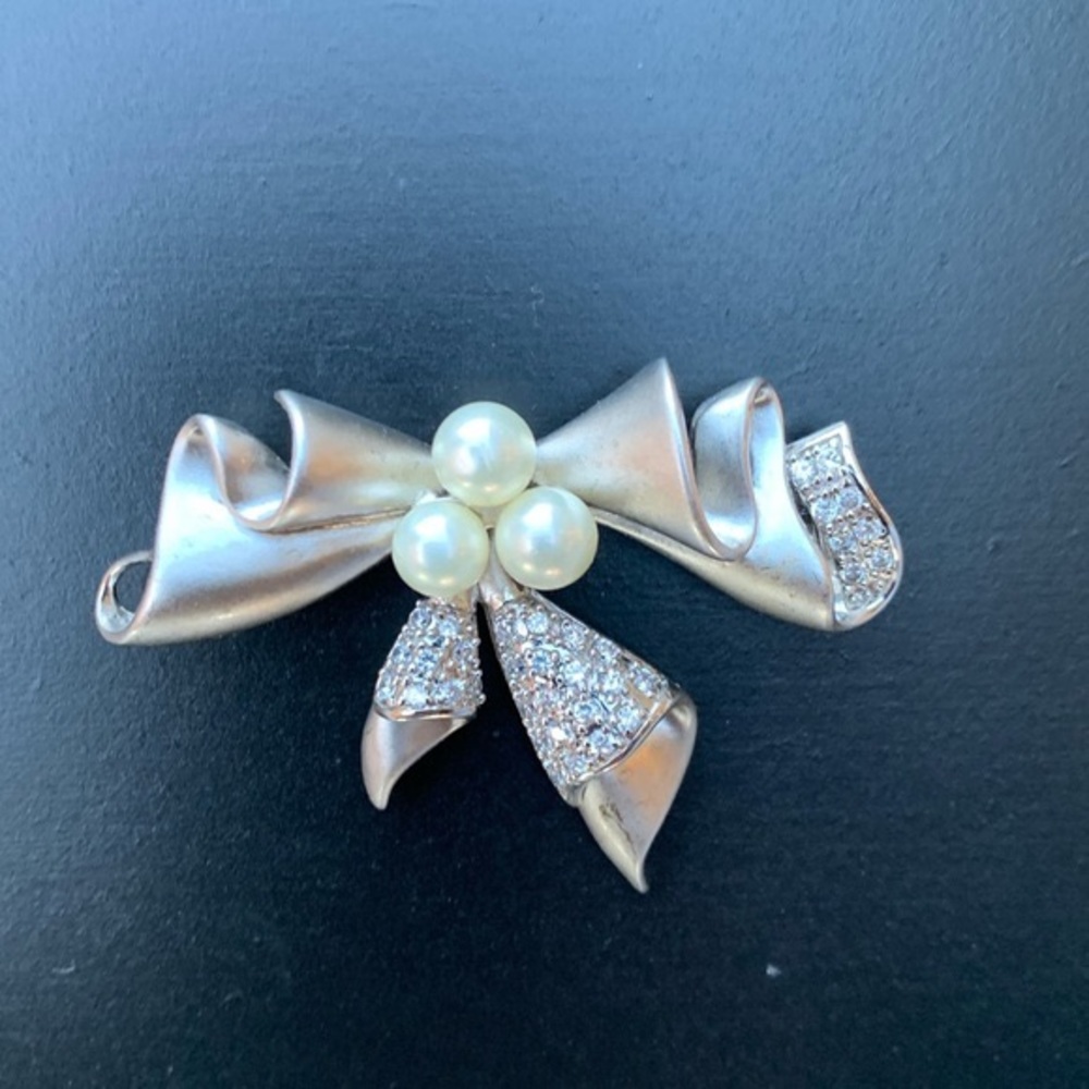 Sterling Silver & Pearls & Diamonds Brooch - Picture 1 of 5